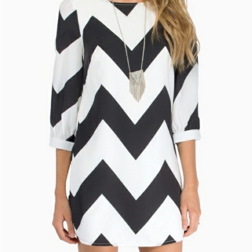 Tobi Chevron Black and White Long Sleeve Dress